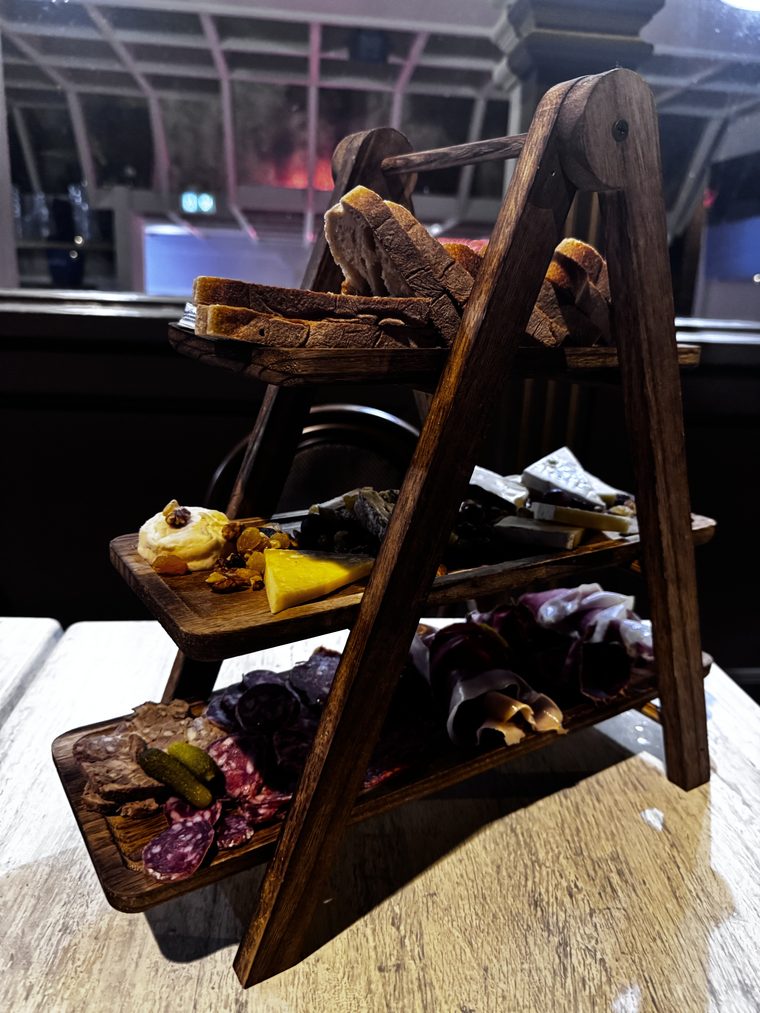 Planche charcuterie et fromages à Figeac — Ô'Glyphe